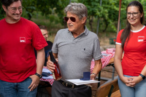 Ehrung von Richard Meier durch die Vorsitzenden Sophie Peter und Manuel Michniok