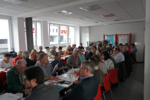 Die Ortsvereinsdelegierten kamen in der SPD-Geschäftsstelle zusammen, um einen neuen Stadtverbandsvorstand zu wählen (alle Fotos: Max Dörflein)