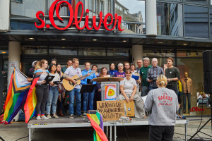 Aschaffenburger Kneipenchor bei Einheit in Vielfalt - Aschaffenburg ist bunt in der Herstallstraße