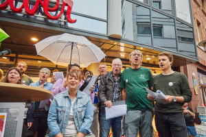 Aschaffenburger Kneipenchor bei Einheit in Vielfalt - Aschaffenburg ist bunt in der Herstallstraße