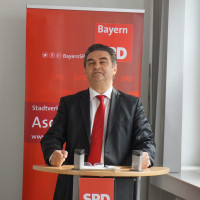 Oberbürgermeister Klaus Herzog würdigte Henkes vielfältige Verdienste um die Stadt Aschaffenburg und die Aschaffenburger SPD