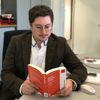 Stadtverbandsvorsitzender Manuel Michniok mit Berufsbildungsgesetz