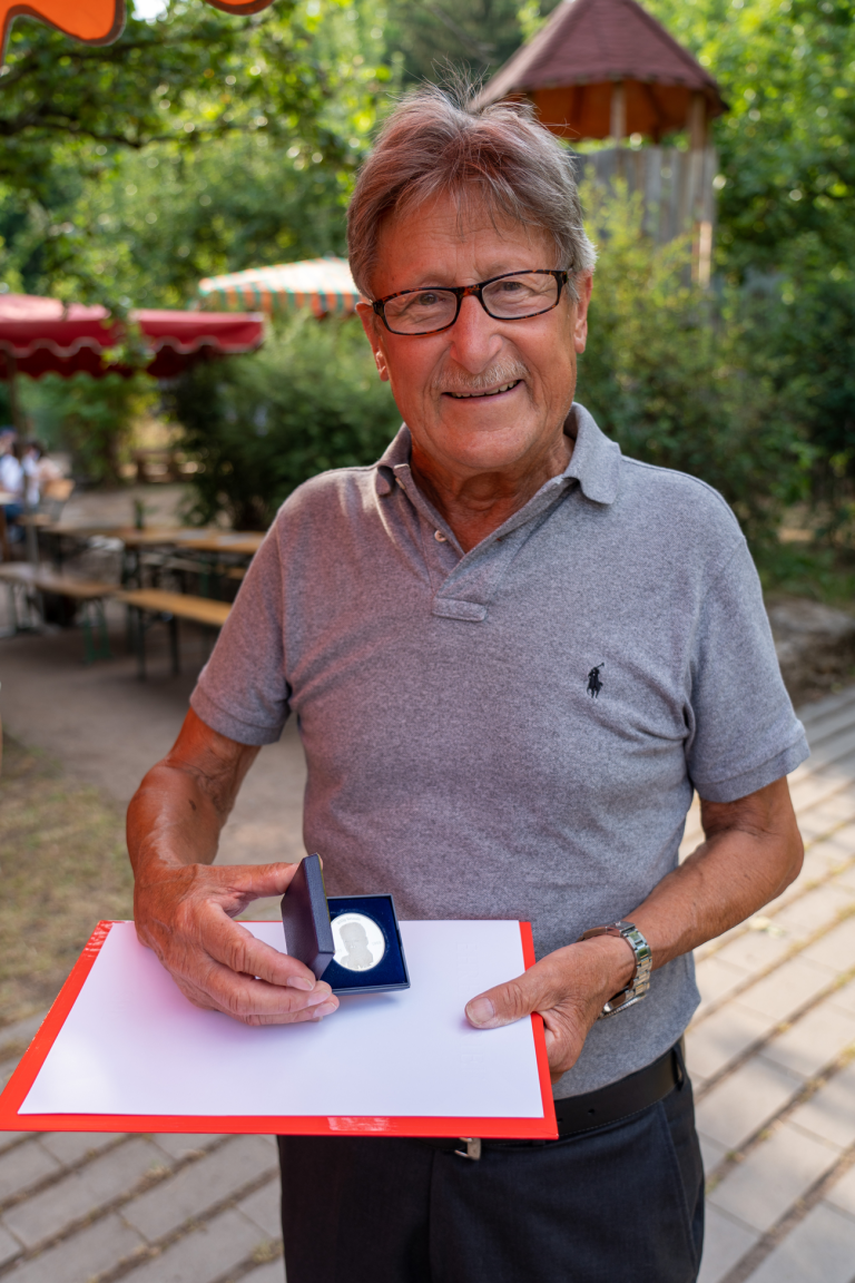 220725_Richard Maier mit Medaille