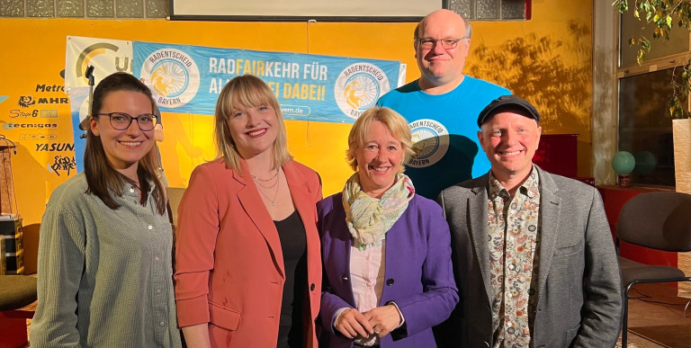 Podiumsdiskussion mit: Sina Gold, Eric Leiderer, Sophie Peter und Tino N. Fleckenstein