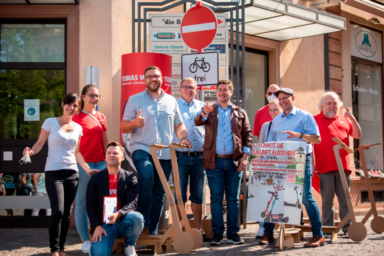 210821_Gruppenbild_Infostand_E-Scooter