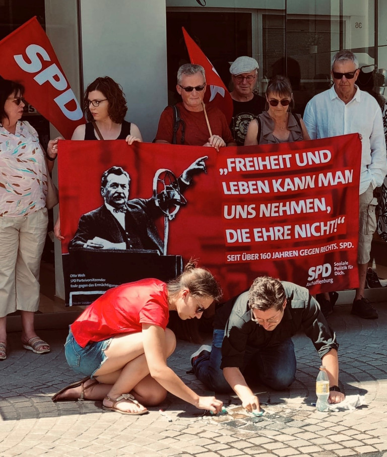 230626_Stolpersteine Reinigung